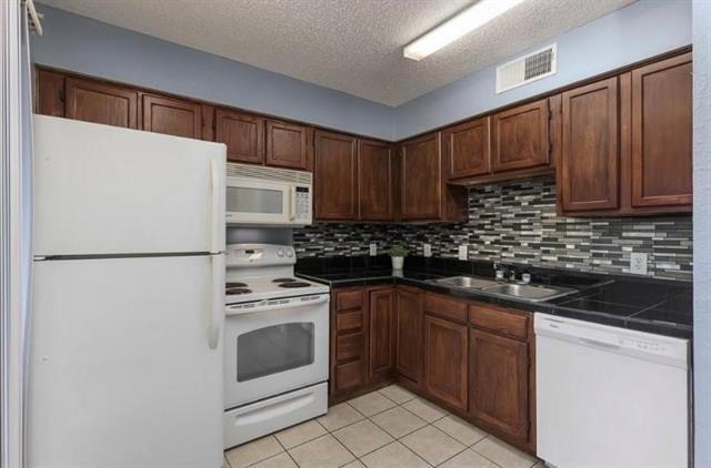 Foto del edificio - 4748 Old Bent Tree Ln
