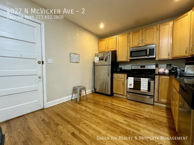 Foto del edificio - 4027 N McVicker Ave