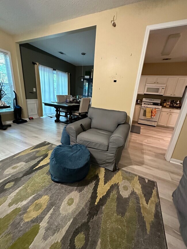 Foto del edificio - 4190 Royal Regency Cir NW