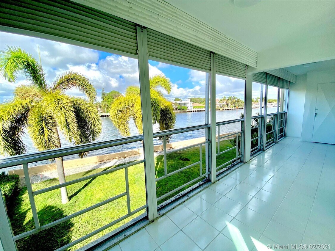 Primary Photo - 805 S Riverside Dr