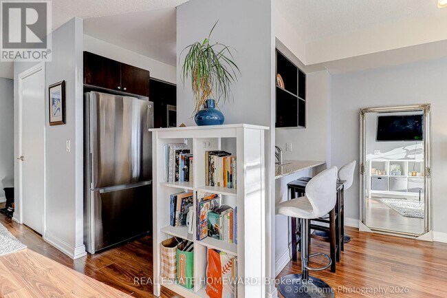 Building Photo - 181 Village Green Square