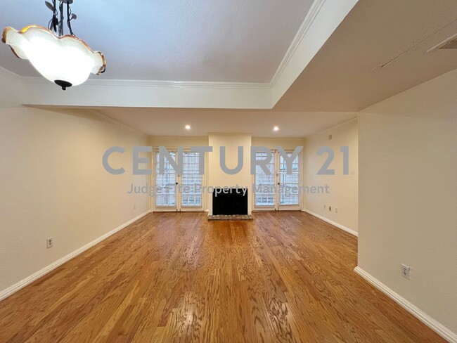 Building Photo - Charming 2-Story 2-1.5 Condo Ready for Mov...