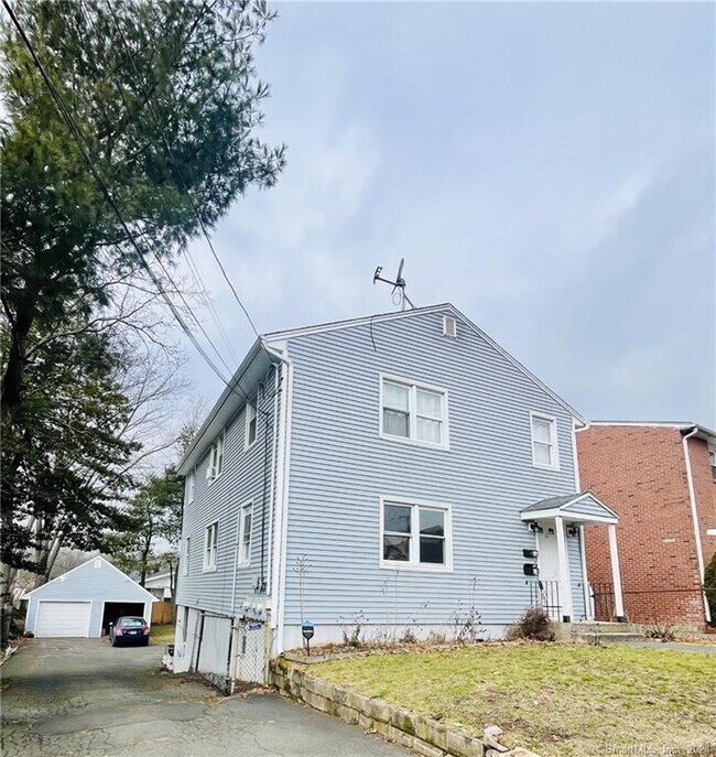 Building Photo - 64 Warner St