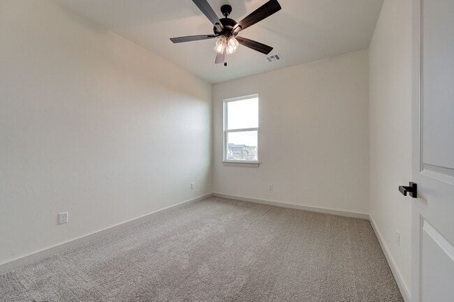 Building Photo - 2116 Josslyn Pl