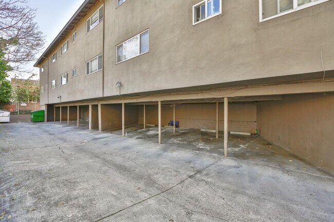 Building Photo - 502 S 4th St