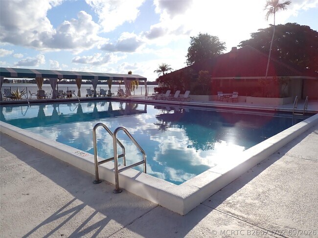 Foto del edificio - 106 Lake Emerald Dr
