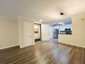 Building Photo - 625 S Berendo St