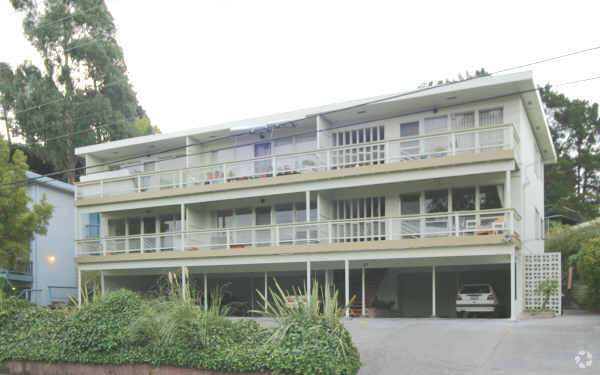 Building Photo - 25 Roque Moraes Ct