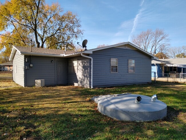 Back w/Storm Shelter - 3326 SW Kiowa St