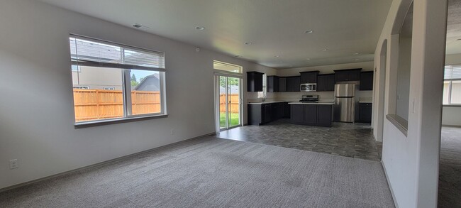 Building Photo - North Albany upgraded single family house