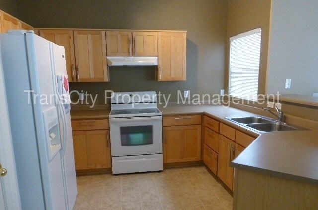 Building Photo - 525 N Miller Rd