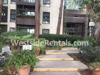 Foto principal - 8640 Gulana Ave
