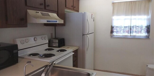 Foto del edificio - 9340 Lagoon Pl