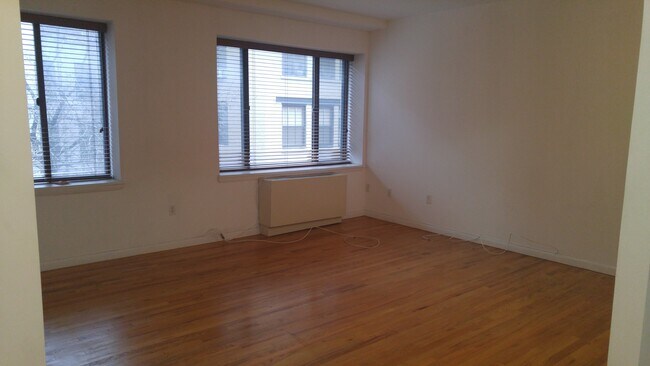 Building Photo - 69 E 130th St