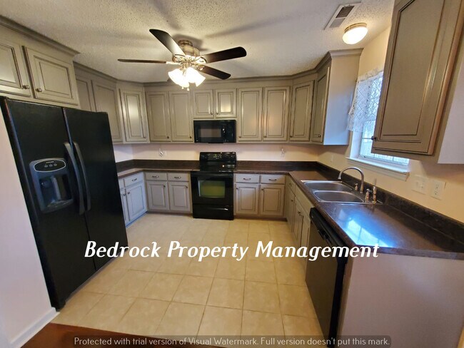 Building Photo - 110 Fernwood Cir