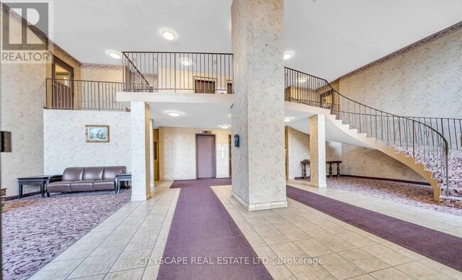 Photo du bâtiment - 5348 Lakeshore Rd.