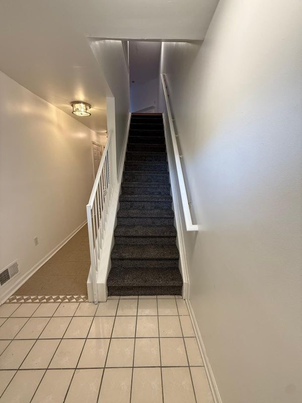 Building Photo - 1372 Village Dr