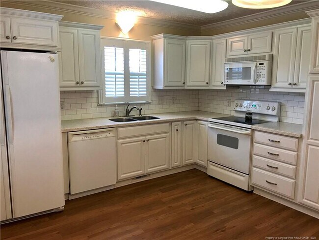 Building Photo - 614 Amberdale W Cir