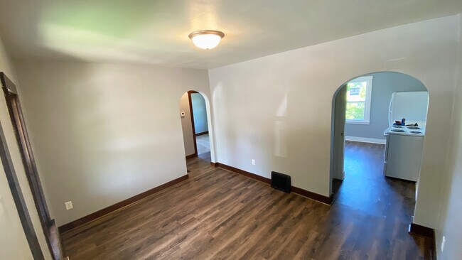 Living Room - 206 John St