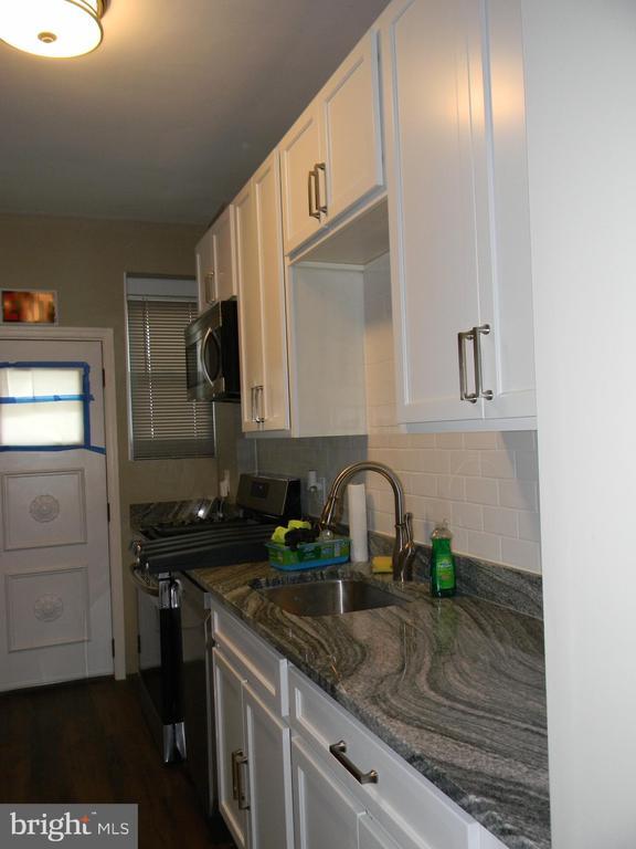 Foto del edificio - 3124 Normount Ave