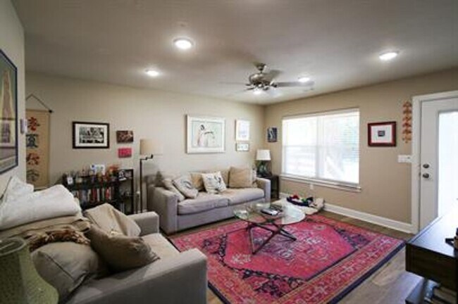 Foto del edificio - 322 W South St