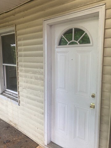 Apartment Entrance - 1700 Roselynn St