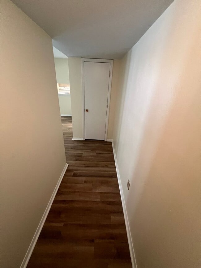 Building Photo - 2 Bedroom 2 Bath Condo on 2nd Floor