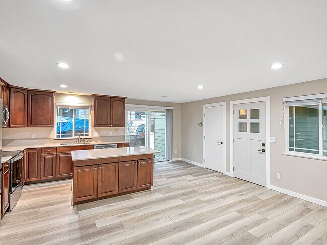 Foto del edificio - Coming soon! Remodeled 3-bdr/2-bath Overlook ranch w/ fireplace, excellent location