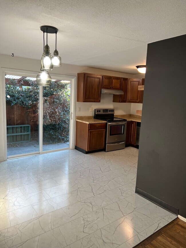 Entry to side patio and back yard - 8505 N Drummond Ave.