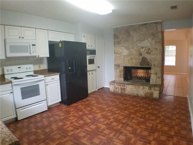 Building Photo - 1707 Onion Creek Village Dr