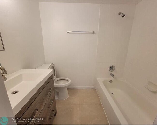 Building Photo - 8071 NW 44th Ct