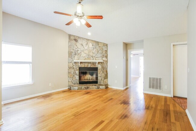 Foto del edificio - 247 Sondra Cove Trail E