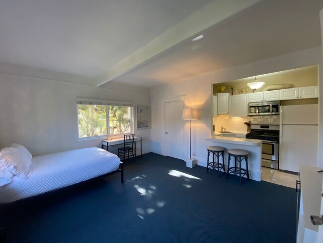 Full bed - L couch not shown - 201 Bath St