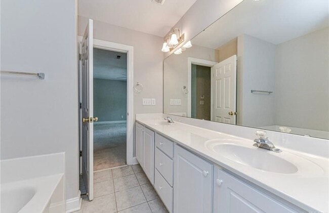 Building Photo - 4460 Coventry Row Ct