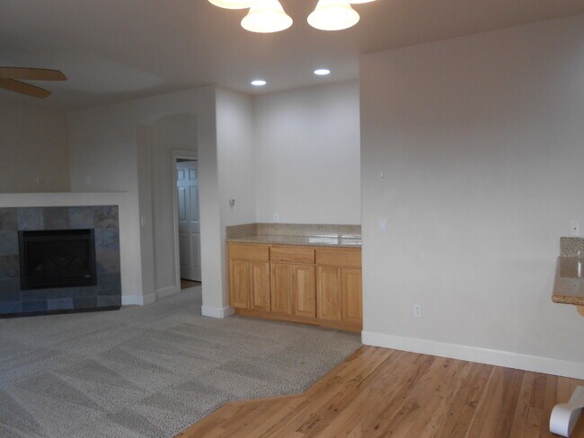 Foto del edificio - 1056 NE Parkview Ct