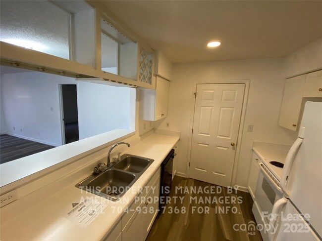 Foto del edificio - 148 Purple Finch Ln