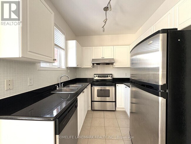 Building Photo - 27 Devonwood Dr