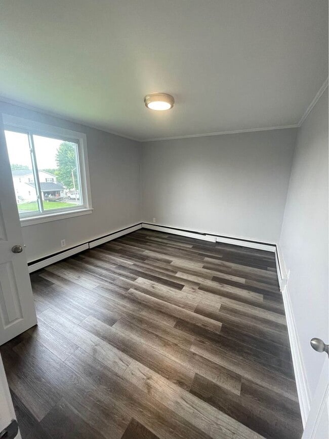 Building Photo - 437 Covert St