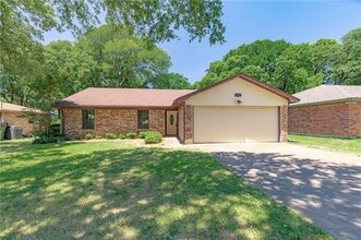 Building Photo - 6929 Briardale Dr