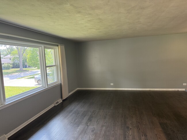 Building Photo - 109 Sandalwood Dr
