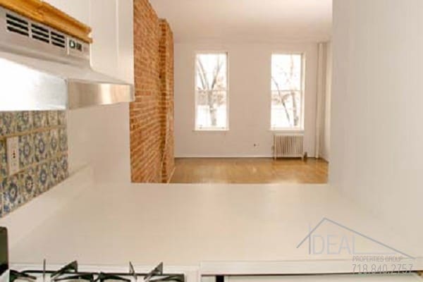 Building Photo - 308 E 81st St