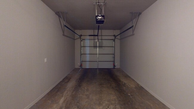 Building Photo - 3 Bedroom Townhome for Rent in Rogers! Sav...