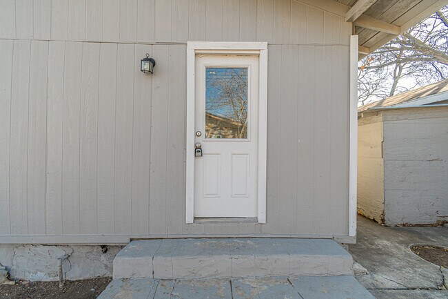Building Photo - 936 Thompson Place - 101