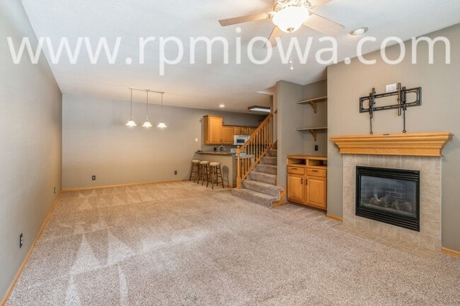 Building Photo - UPDATED TOWNHOME!! 2 Bedroom, 2.5 Bath in Ankeny