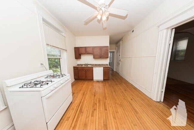 Foto del edificio - 2258 N Southport Ave