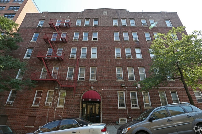 Building Photo - 240 Seaman Ave