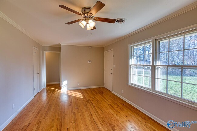 Foto del edificio - 2606 Bridge Rd NW