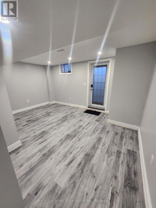 Building Photo - 714 HALBERT Dr