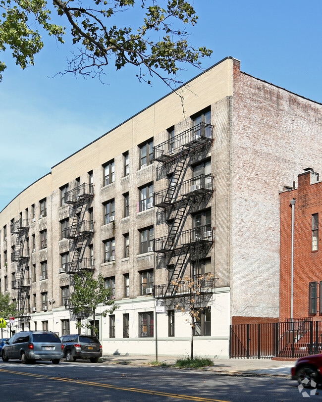 Building Photo - 4640 Broadway