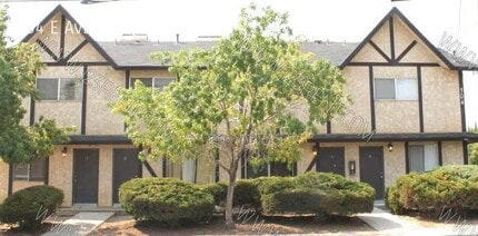 Building Photo - 504 E Ave Q3